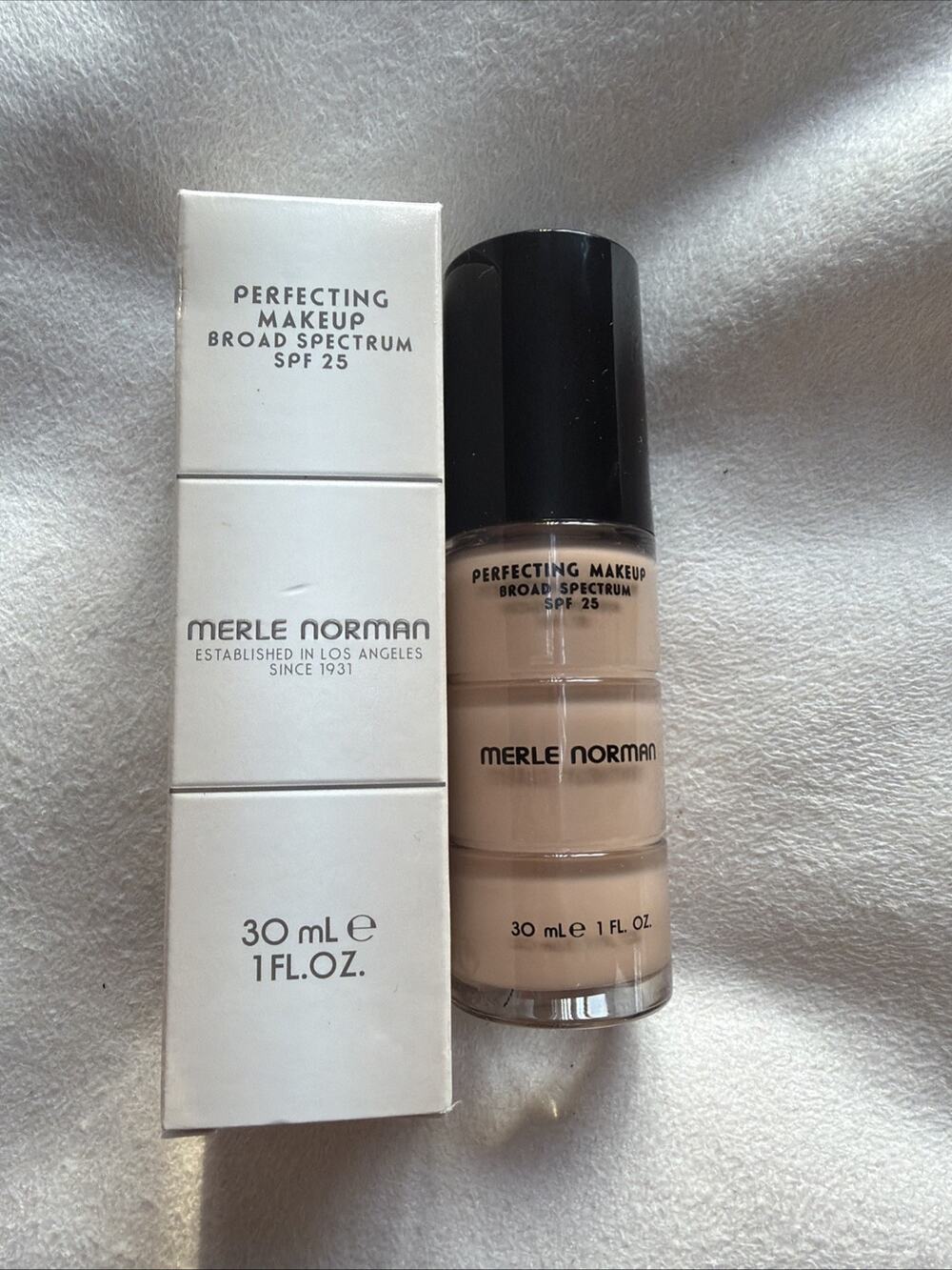 Merle Norman Perfecting Makeup CREAMY BEIGE NEWIN BOX FAST SHIPPING